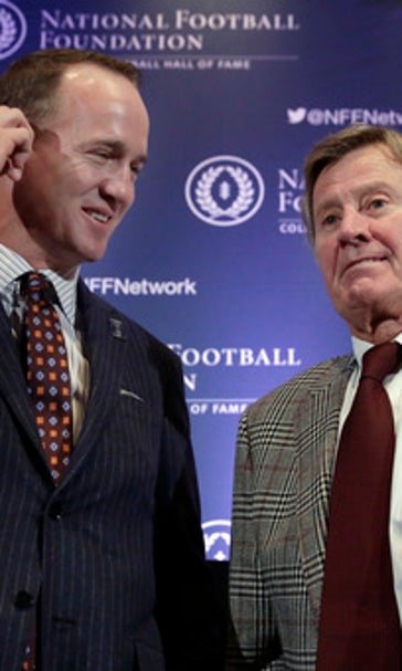 Rivals Manning, Spurrier enter College Hall of Fame together